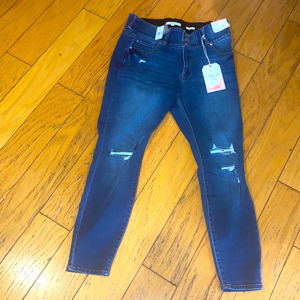 Mid-rise skinny jeans size 16. NWT